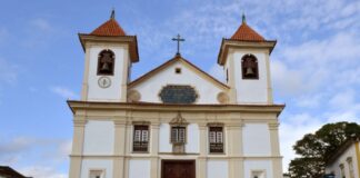Arquidiocese de Mariana celebra 280 anos com novo hino: ‘Jesus Cristo, o Esplendor da Luz Eterna’ Arquidiocese de Mariana celebra 280 anos com hino inédito: 'Jesus Cristo, o Esplendor da Luz Eterna'