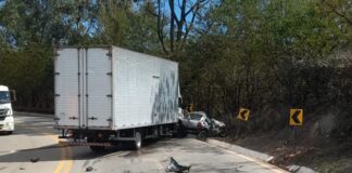Serra da Santa, BR-356, Itabirito: colisão entre carro e caminhão deixa 2 mortos e 1 ferida Serra da Santa, BR-356, Itabirito: colisão entre carro e caminhão deixa 2 mortos e 1 ferido