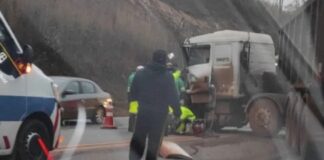 Ouro Preto: acidente entre carretas deixa motorista ferido na BR-040 Ouro Preto: acidente entre carretas deixa motorista ferido na BR-040