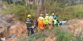 BR-040: carro invade contramão, capota, cai em barranco e deixa 2 feridos em Conselheiro Lafaiete BR-040: capotamento deixa 2 pessoas feridas em Conselheiro Lafaiete