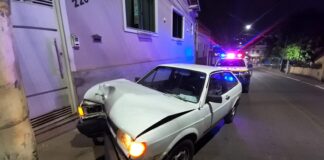 Itabirito: motorista perde controle da direção e acerta poste na Vila Gonçalo Itabirito: motorista perde controle da direção e acerta poste na Vila Gonçalo