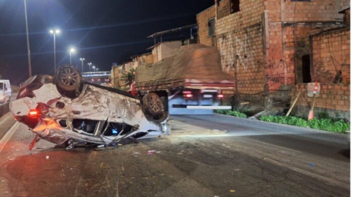 BH: capotamento no Anel Rodoviário deixa condutora morta e dois feridos