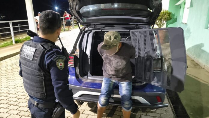 Homem em situação de rua é preso pela GCM após ameaçar com faca pedreiro no Centro de Itabirito