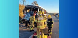 BR-040: batida entre micro-ônibus, caminhão e carro deixa 11 feridos BR-040: batida entre micro-ônibus, caminhão e carro deixa 11 feridos