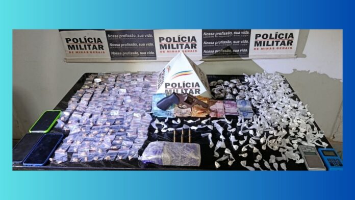 Dupla é presa com arma, 302 porções de cocaína e 220 de crack em bar de Mariana