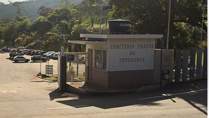 Vítimas do acidente na Serra da Santa: senhora Irene e seu neto Luiz Fernando são velados em Itabirito  
