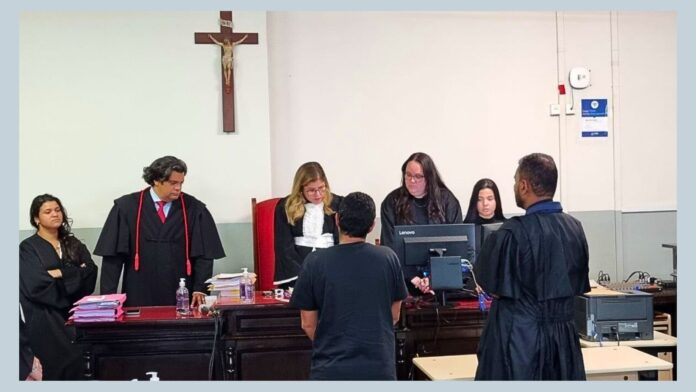 Itabirito: mulher que espancou namorada adolescente é julgada pelo Tribunal do Júri