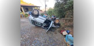 Ouro Preto: condutora perde controle da direção e carro capota na Ladeira João de Paiva Ouro Preto: condutora perde controle da direção e carro capota na Ladeira João de Paiva