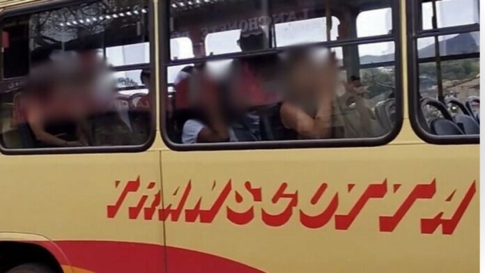 Homem é pego se masturbando em ônibus da linha entre Mariana e Ouro Preto e vai parar na delegacia