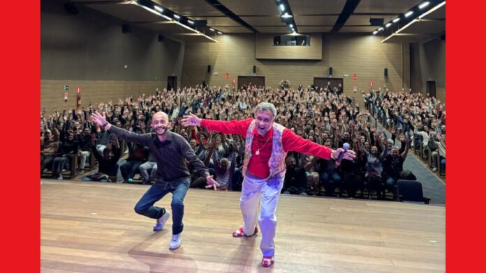 Com ingressos esgotados, Paulinho Gogó lota Cine Liz Bastos, em Itabirito; Thiago Bobs é grata surpresa