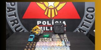 Ouro Preto: vendendo drogas próximo a parque de diversões, homem tenta fugir, mas é pego pela PM Ouro Preto: vendendo drogas próximo a parque de diversões, homem tenta fugir, mas é pego pela PM