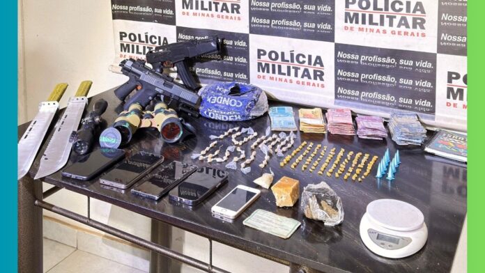Mariana: polícia apreende 'armas', cocaína, crack e R$ 2.900 no 'Prainha'; suspeito foge pelo telhado