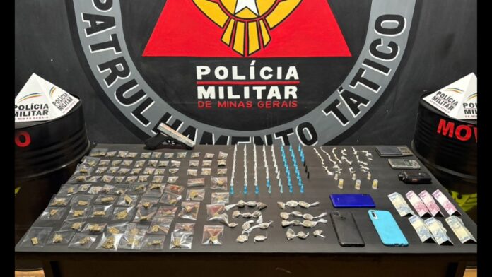 Itabirito: jovem é preso no Cardoso com 'pistola', 62 pinos de cocaína, 48 pedras crack, além de ecstasy