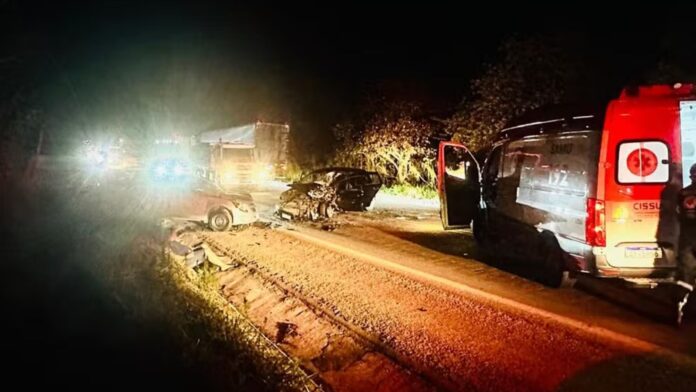 MG: batida entre carros na BR-267 deixa idosa morta e 4 feridos