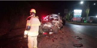 MG: motorista morre após caminhonete bater em caminhão na BR-365 MG: motorista morre após caminhonete bater em caminhão na BR-365