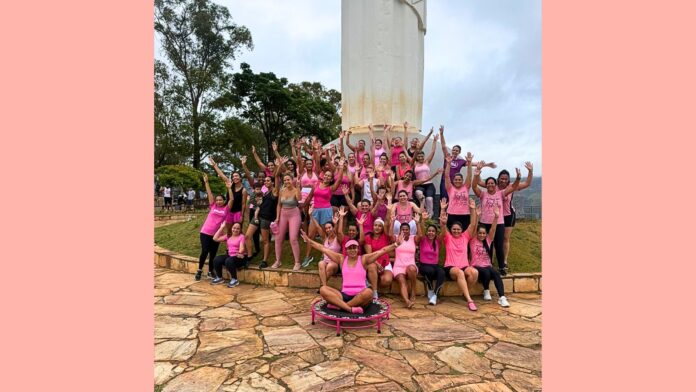 Alto do Cristo: mulher de Itabirito, que enfrenta câncer, une jump e muay thai para ajudar Hospital da Baleia