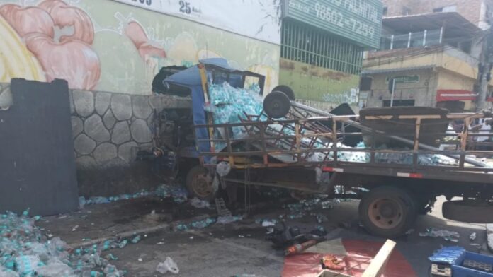 MG: durante socorro, paciente morre após ambulância ser atingida por carro conduzido por inabilitado