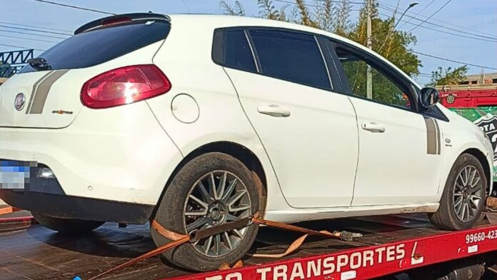 Itabirito: denúncia leva PM a prender traficante pego com maconha dentro de carro na Vila Gonçalo