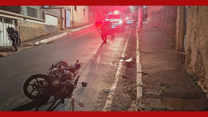 Itabirito: pego dando grau, condutor corre da GCM, cai da moto, sobe em telhado e foge