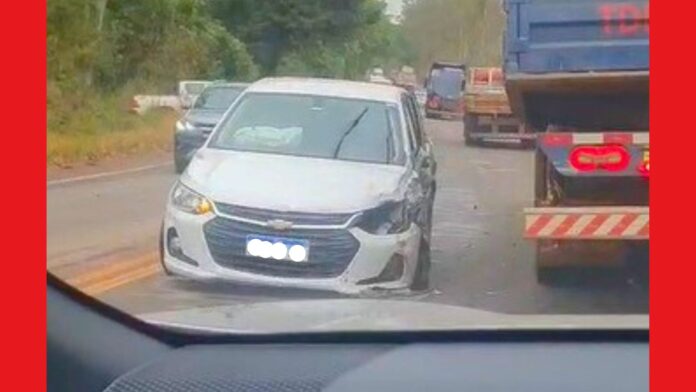 Acidente perto do Alphaville complica trânsito na BR-356