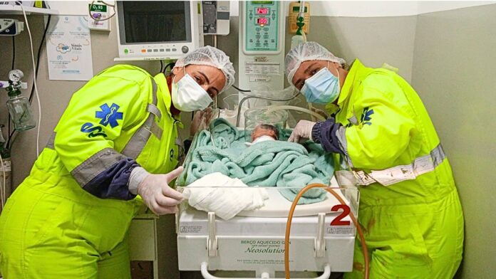 BR-040: bebê nasce dentro de ambulância da EPR Via Mineira em Conselheiro Lafaiete