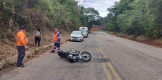 MG: idoso que trabalhava na sinalização da BR-354 é atropelado por motoqueiro sem CNH; estado é grave MG: idoso que trabalhava na sinalização da BR-354 é atropelado por motoqueiro sem CNH; estado grave