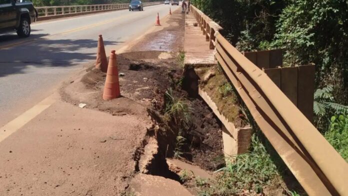 Alerta em Itabirito: viaduto na BR-356 apresenta novas trincas e buracos