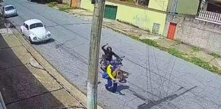 Carteiro é esfaqueado por motoqueiro enquanto fazia entregas em Belo Horizonte; VEJA VÍDEO Carteiro é esfaqueado por motoqueiro enquanto fazia entregas em Belo Horizonte; VEJA VÍDEO