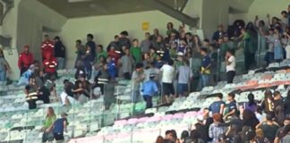 Aulão com 30 mil estudantes no Mineirão é paralisado por pancadaria após menção a Cruzeiro e Atlético Aulão com 30 mil estudantes no Mineirão é paralisado por pancadaria após menção a Cruzeiro e Atlético