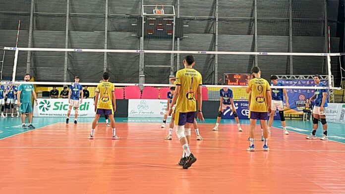 Itabirito Pró Esporte faz jogo duro, mas é superado por Sada Cruzeiro na estreia do Mineiro Sub-19 de Vôlei