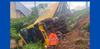 MG: carreta dos Correios cai em ribanceira na BR-381; VEJA VÍDEO MG: motorista de carreta dos Correios perde o controle da direção, sai da pista e cai em ribanceira