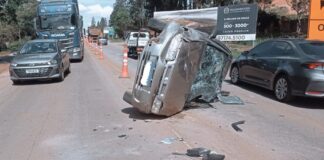 BR-356, perto do Trevo do Maracujá: inabilitado capota carro ao desviar de veículo em quebra-molas BR-356, perto do Trevo do Maracujá: inabilitado capota carro ao desviar de veículo em quebra-molas