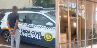 Itabirito: homem em situação de rua quebra vidro do Fórum, tenta invadir e é preso pela GCM Itabirito: homem em situação de rua quebra vidro do Fórum, tenta invadir e é preso pela GCM