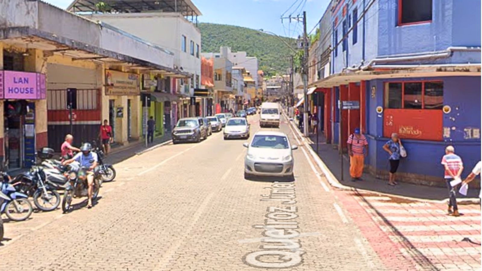 Itabirito: homem é atacado a chicotadas pelo sogro montado a cavalo e foge após ameaça com revólver