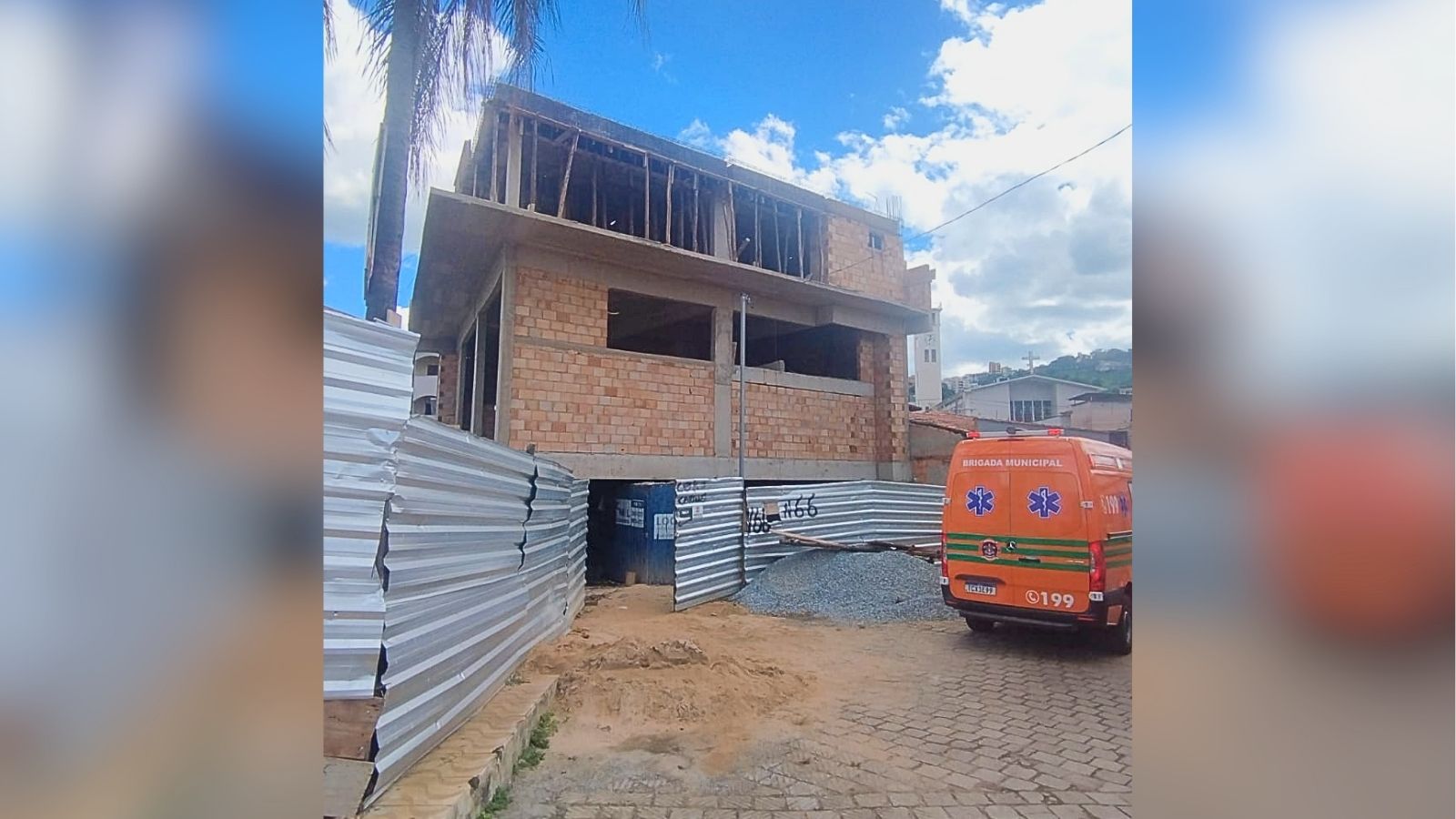 Trabalhador fica gravemente ferido após queda de 7 metros em obra no Centro de Itabirito Trabalhador fica gravemente ferido após queda de 7 metros em obra no Centro de Itabirito