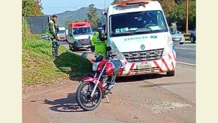 Moto X carro, perto do Jardim Canadá: motociclista fica ferido na bacia em acidente na BR-040