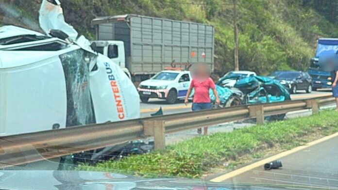 Acidente na BR-040: motorista morre em colisão entre carro e van em Conselheiro Lafaiete