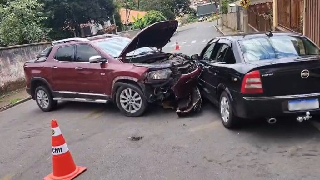 Duas imagens do mesmo acidente - Fotos: Captura de tela de vídeo