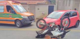 João Carolino, Itabirito: motociclista bate em carro que entrava em garagem e é socorrido pela Brigada João Carolino, Itabirito: motociclista bate em carro que entrava em garagem e é socorrido pela Brigada