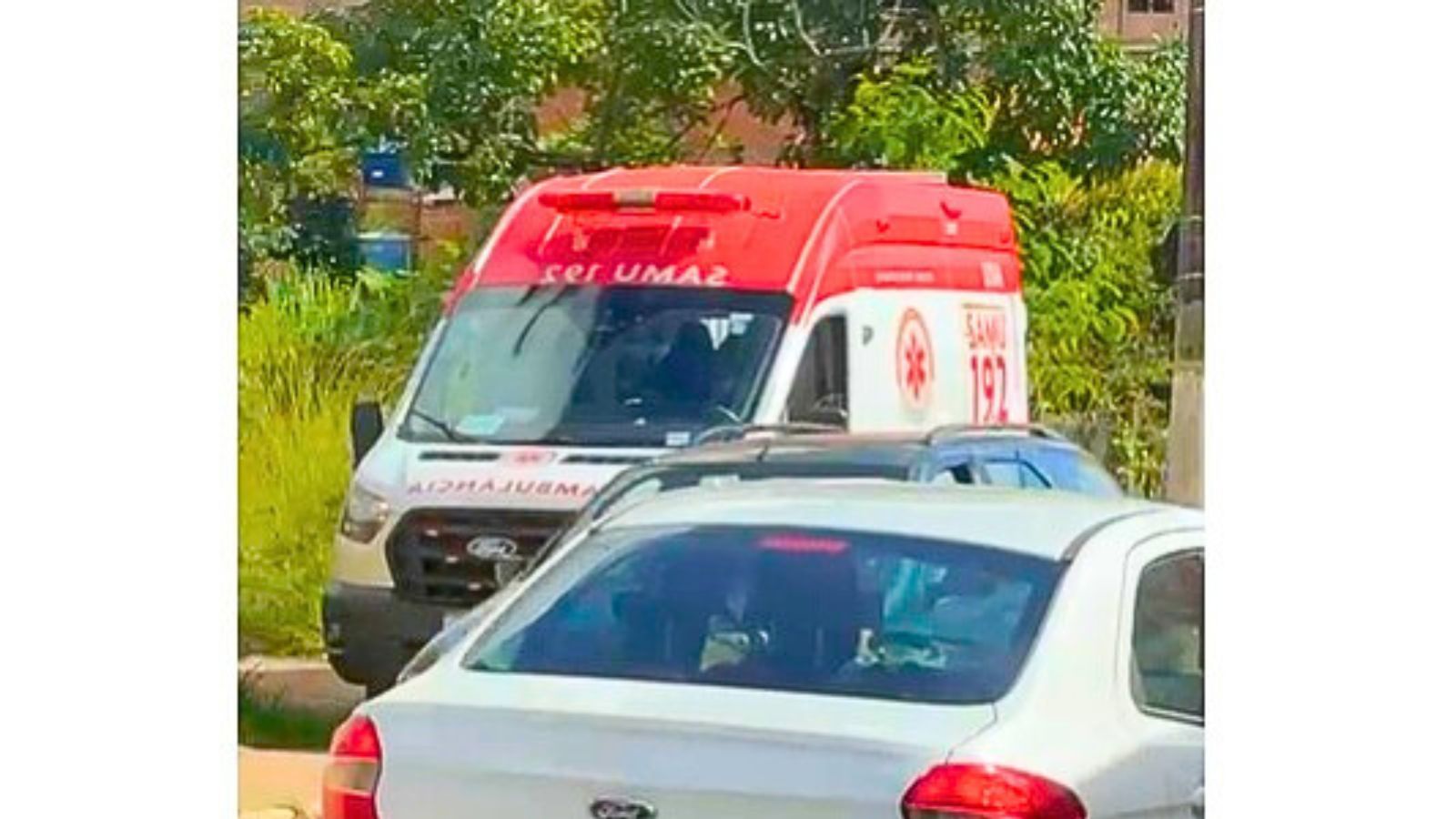Itabirito: Hilux atropela pedestre no São José; Samu é acionado e chega em cerca de 5 minutos Itabirito: Hilux atropela pedestre no São José; Samu é acionado e chega em cerca de 5 minutos