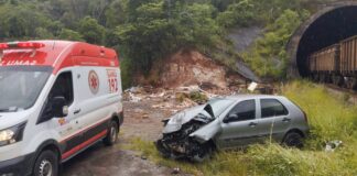 Trem e carro se chocam entre Munu e Córrego do Bação, em Itabirito Trem e carro se chocam entre Munu e Córrego do Bação, em Itabirito