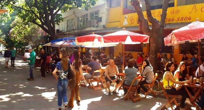 Preço da cerveja em bares de BH sobe até 13,7% e supera inflação