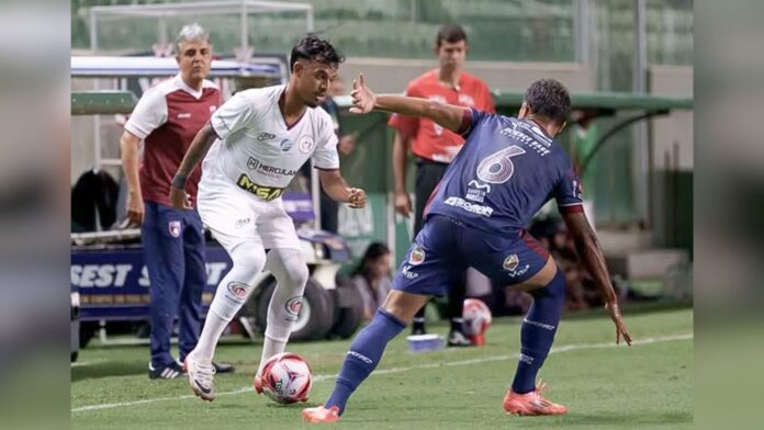 Mineiro 2026: com 2 belos gols de Romário, Itabirito bate o Betim e sai, por ora, da zona de rebaixamento