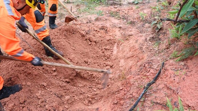 MG: corpo é encontrado enterrado próximo a campo de futebol