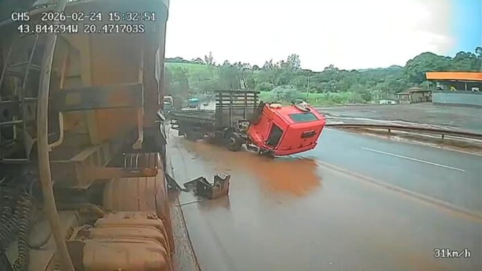 BR-040: carreta perde controle na pista molhada, atinge outro veículo e deixa ferido em Congonhas; VÍDEO
