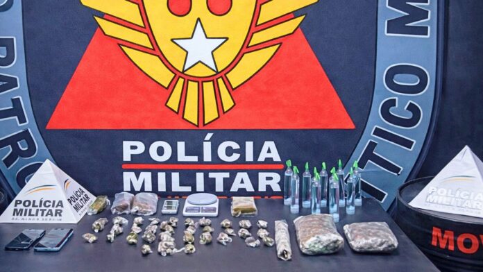 PM retira fracos de lança-perfume e mais de 1kg de haxixe do Carnaval de Itabirito; 2 presos