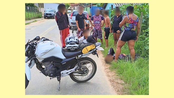 Colisão entre moto e bicicleta deixa 2 jovens feridos em Amarantina; Brigada de Itabirito é acionada