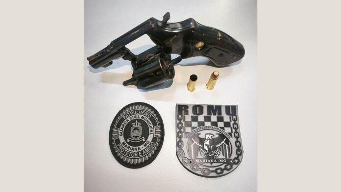 Mariana: 2 homens são presos após disparo de arma que quase atingiu casa de policial em Padre Viegas