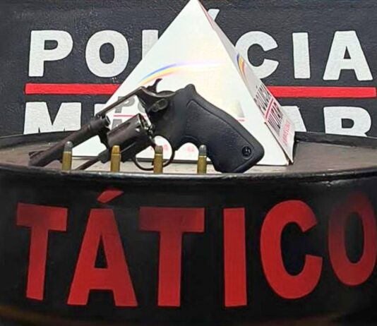 Mariana: após denúncia de tiros, homem é preso com posse ilegal de arma no Jardim Santana Mariana: após denúncia de tiros, homem é preso com posse ilegal de arma no Jardim Santana