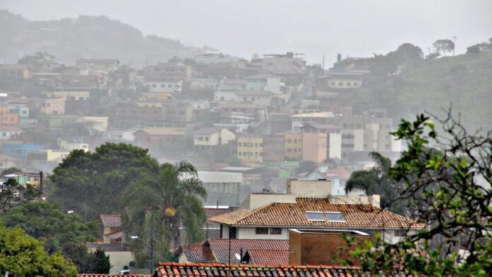 Itabirito registra 80 mm de chuva e Defesa Civil emite alerta de risco geológico